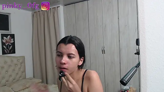 pinky f00x online show from October 9, 12:22 am