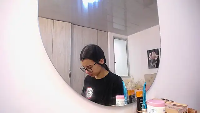 pinky f00x online show from April 2, 7:31 pm