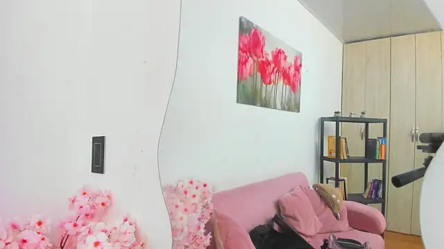 Snapshot of pinky_f00x chatting on June 6, 7:30 pm pinky f00x online show from June 6, 7:30 pm