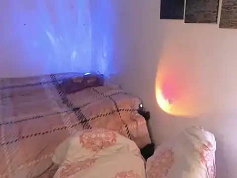 chloe kisses online show from April 16, 11:33 am