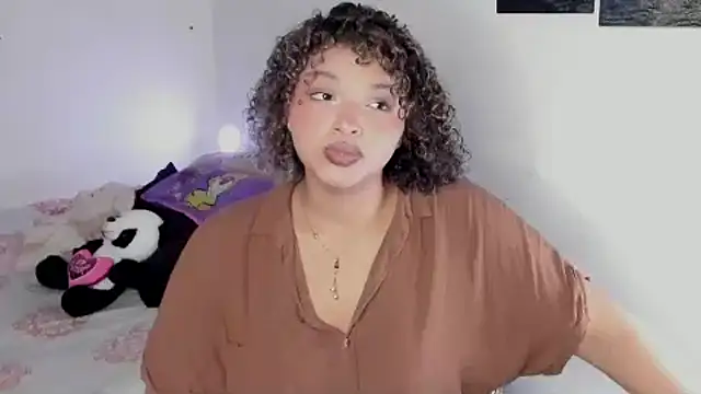 chloe kisses online show from March 31, 12:07 pm