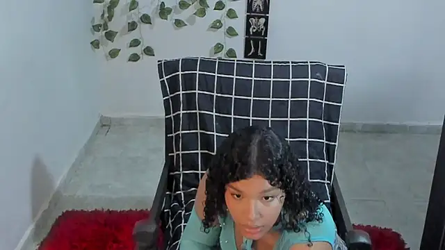 chloe kisses online show from October 28, 11:42 am