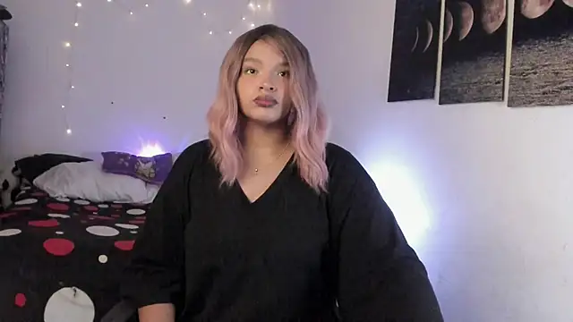 chloe kisses online show from May 11, 11:33 am