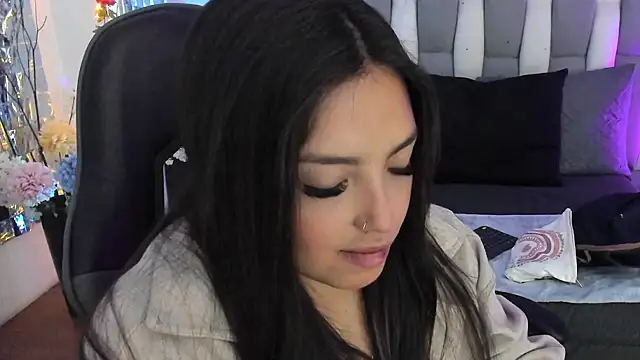 Adaara Rey online show from November 29, 7:25 pm