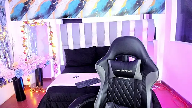 Adaara Rey online show from December 13, 8:04 pm