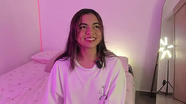 Snapshot of valy_shyness chatting on October 12, 12:23 am valy shyness online show from October 12, 12:23 am