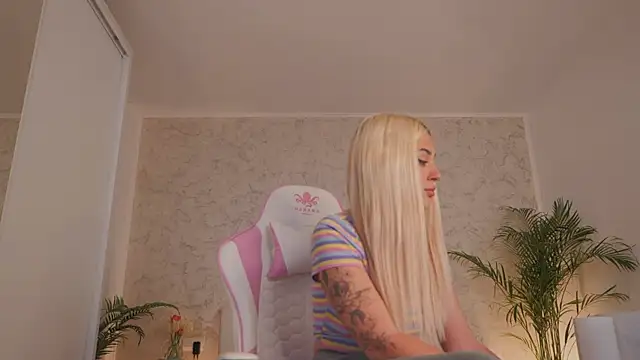 daisyblushh online show from April 9, 4:02 pm