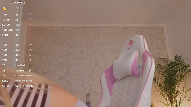 daisyblushh online show from April 4, 3:07 pm