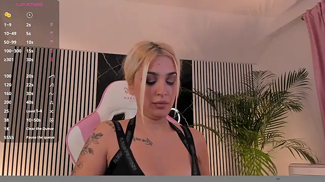 daisyblushh online show from October 27, 7:37 pm