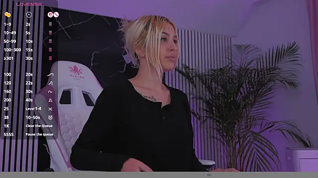 daisyblushh online show from November 14, 5:38 pm