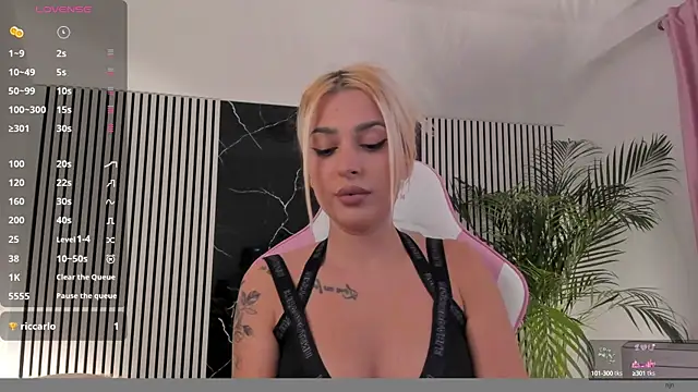 daisyblushh online show from October 28, 7:35 pm