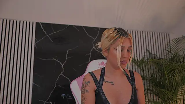 daisyblushh online show from November 27, 5:13 pm