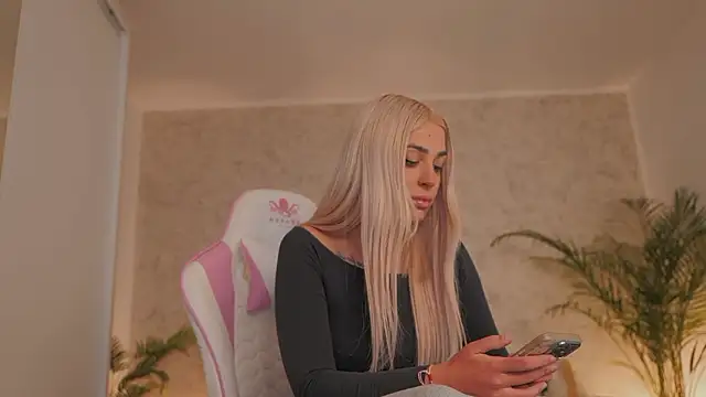 daisyblushh online show from March 13, 4:34 pm