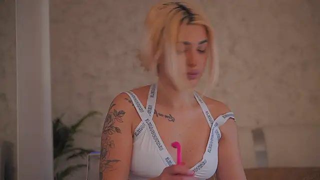 daisyblushh online show from February 8, 3:10 pm