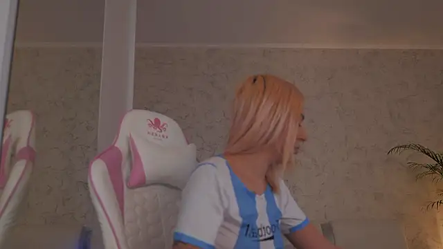 daisyblushh online show from February 4, 3:07 pm