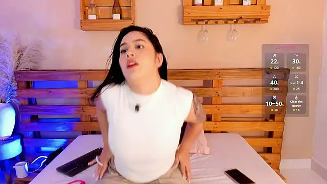 aisha duque online show from November 5, 7:50 pm