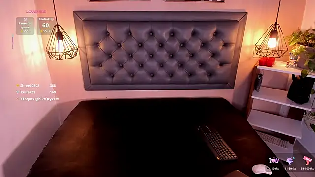 aisha duque online show from December 13, 8:04 pm