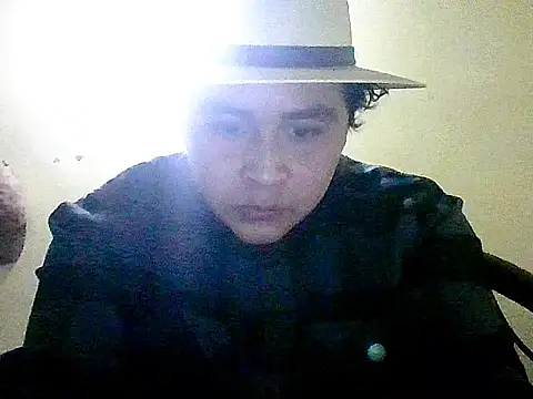 Snapshot of jorgexsuil2hh chatting on December 15, 1:00 am jorgexsuil2hh online show from December 15, 1:00 am