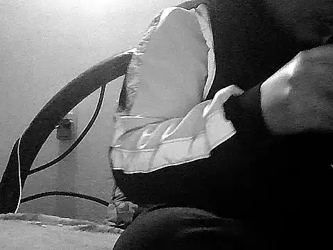 Snapshot of jorgexsuil2hh chatting on February 1, 6:22 am jorgexsuil2hh online show from February 1, 6:22 am