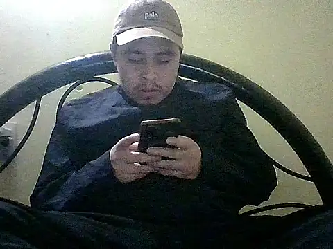 Snapshot of jorgexsuil2hh chatting on February 22, 5:54 am jorgexsuil2hh online show from February 22, 5:54 am