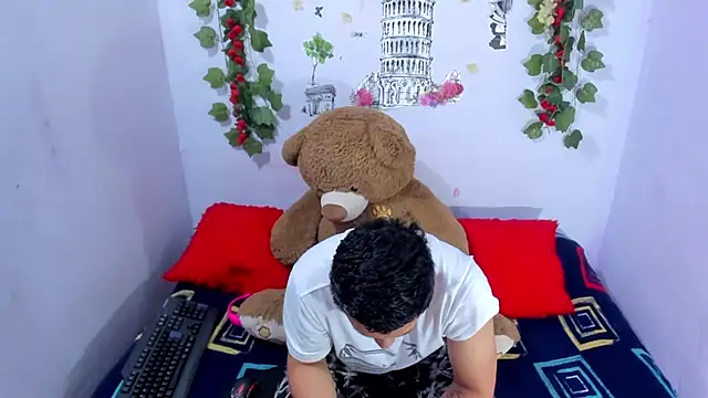 NataliaAndJulliam online show from November 25, 4:46 am