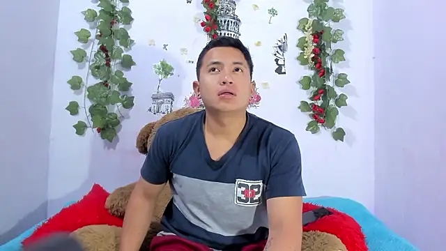 NataliaAndJulliam online show from January 13, 3:54 am