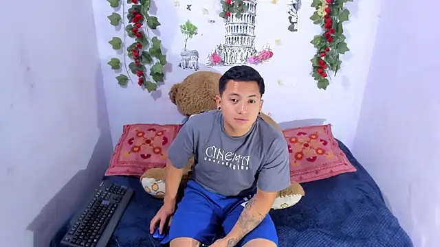 NataliaAndJulliam online show from October 22, 4:34 am