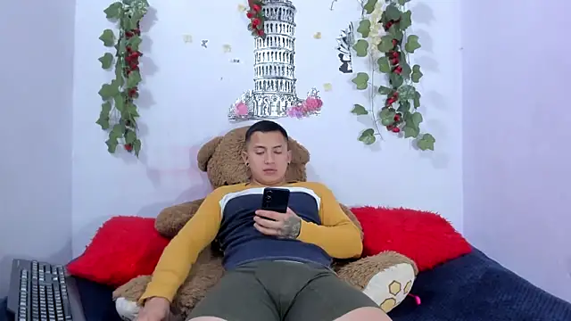 NataliaAndJulliam online show from March 12, 5:02 am