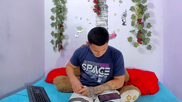 NataliaAndJulliam online show from February 22, 3:09 am