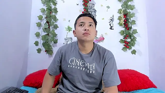 NataliaAndJulliam online show from January 11, 4:41 am