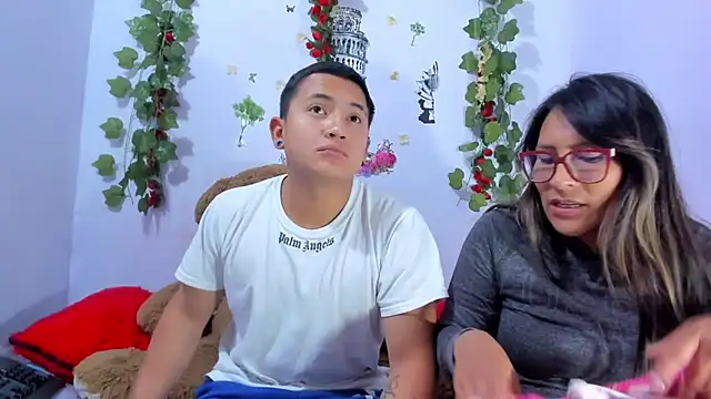 NataliaAndJulliam online show from February 4, 4:29 am