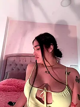 Snapshot of Bella__Wood chatting on September 20, 8:36 pm Bella Wood online show from September 20, 8:36 pm