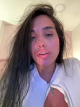Snapshot of Bella__Wood chatting on June 30, 9:26 pm Bella Wood online show from June 30, 9:26 pm