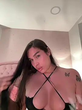 Snapshot of Bella__Wood chatting on June 24, 10:07 pm Bella Wood online show from June 24, 10:07 pm