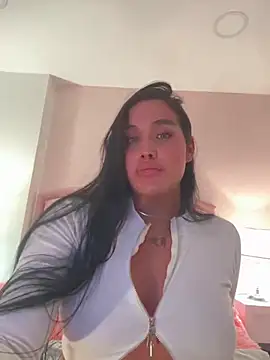 Snapshot of Bella__Wood chatting on May 30, 12:39 am Bella Wood online show from May 30, 12:39 am