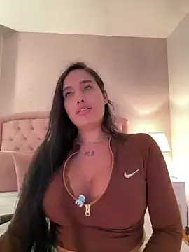 Snapshot of Bella__Wood chatting on July 19, 8:38 pm Bella Wood online show from July 19, 8:38 pm