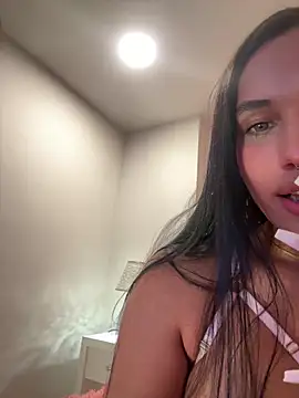 Bella  Wood online show from March 25, 8:30 pm