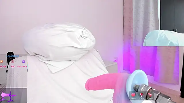 Snapshot of arynaughty20 chatting on October 1, 11:25 am arynaughty20 online show from October 1, 11:25 am