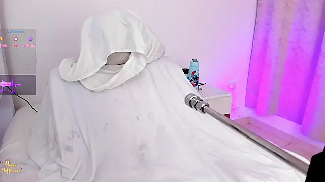 Snapshot of arynaughty20 chatting on November 1, 1:27 pm arynaughty20 online show from November 1, 1:27 pm