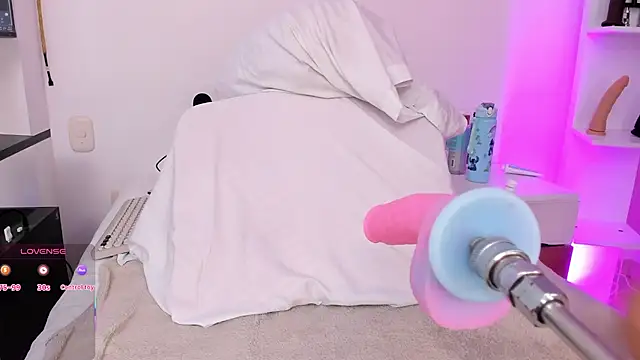 Snapshot of arynaughty20 chatting on November 26, 11:21 am arynaughty20 online show from November 26, 11:21 am