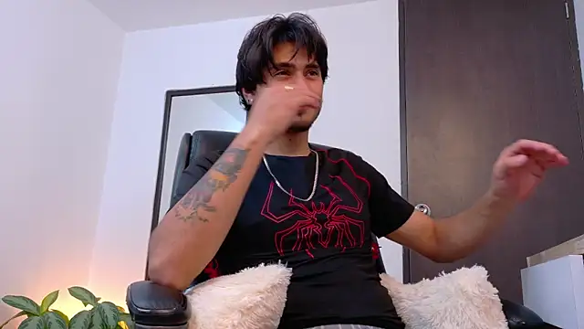 Elian savoy online show from May 12, 1:46 am
