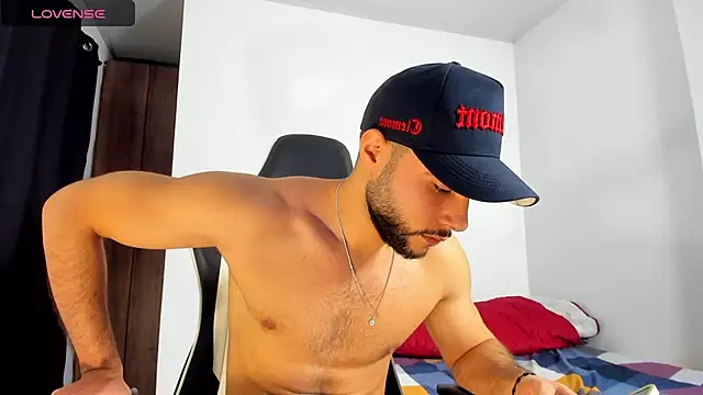 Snapshot of bryan_mugn chatting on November 9, 11:42 pm bryan mugn online show from November 9, 11:42 pm