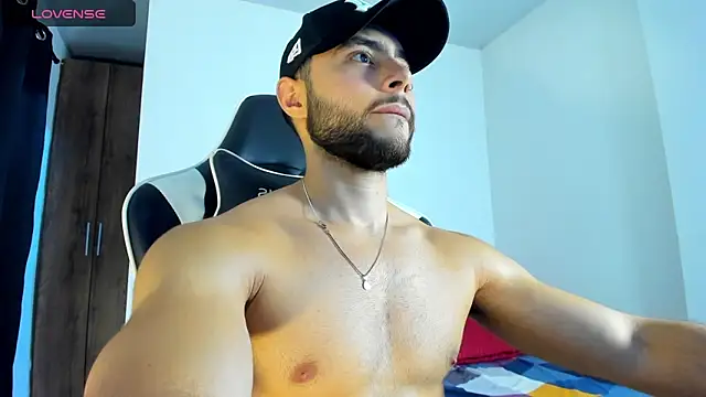 Snapshot of bryan_mugn chatting on October 10, 3:18 am bryan mugn online show from October 10, 3:18 am