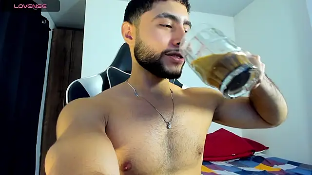 Snapshot of bryan_mugn chatting on October 28, 3:18 am bryan mugn online show from October 28, 3:18 am