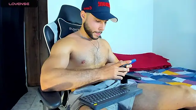 Snapshot of bryan_mugn chatting on October 1, 2:17 am bryan mugn online show from October 1, 2:17 am