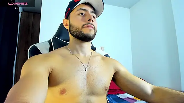 Snapshot of bryan_mugn chatting on October 15, 12:20 am bryan mugn online show from October 15, 12:20 am