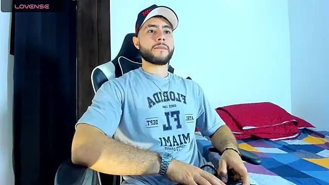 Snapshot of bryan_mugn chatting on September 9, 2:10 am bryan mugn online show from September 9, 2:10 am