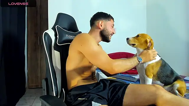 Snapshot of bryan_mugn chatting on October 19, 11:07 pm bryan mugn online show from October 19, 11:07 pm