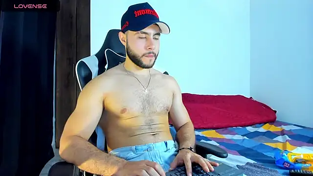 Snapshot of bryan_mugn chatting on September 14, 2:34 am bryan mugn online show from September 14, 2:34 am