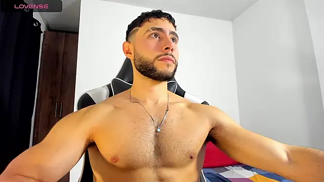 Snapshot of bryan_mugn chatting on November 13, 4:38 am bryan mugn online show from November 13, 4:38 am